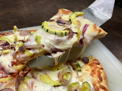 delicata-pizza-with-caramelized-onion