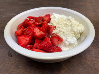 strawberries-with-frozen-whipped-cream